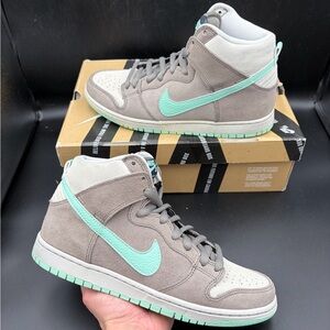 Size 8.5 - Nike SB Dunk High Pro Soft Grey Mint Green 2013